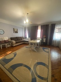 Продам 4 к. кв центр