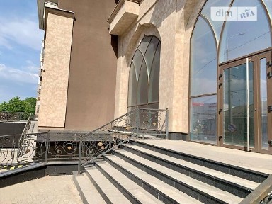 Здається комерційне приміщення на вул. Степана Бандери 15, площа 600 кв. м • ID 33032278