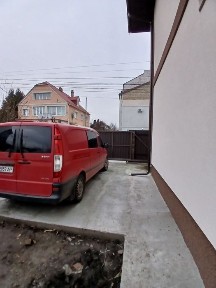 Будинок з підвалом в Гатному