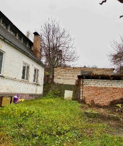 Пропоную до продажу пів будинку в місті Канів.