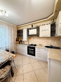 Продається 4 кімнатна квартира з автономним опаленням та ремонтом