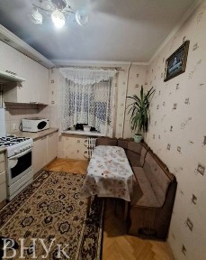 Затишна 2-кімнатна Квартира з Хорошим Ремонтом