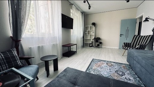 Продам двокімнатну квартиру з дизайнерським ремонтом в центрі міста