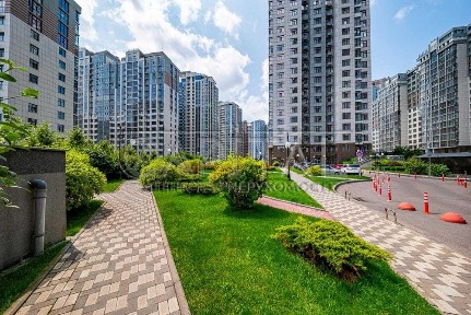 Київ, Печерський район, вул. Андрія Верхогляда, 8 черга буд. 5