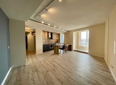 Просторная 3-комнатная квартира в центре Киева - ул. Шелковичная, 20