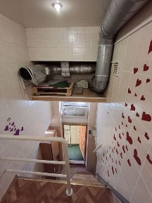 Під фаст-фуд, Центральна площа