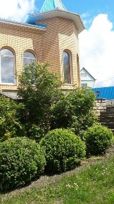 Сучасний будинок з мальльвничим видом на місто