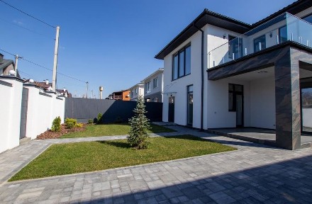 Без комісії. Будинок з терасою та балконом, 3.3 сотки. Святопетрівське