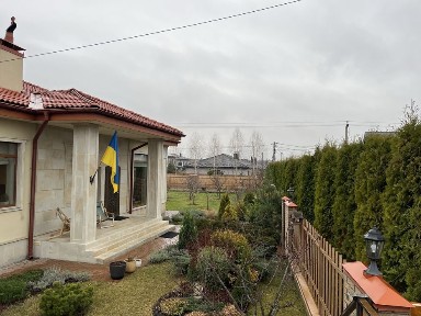 Добротний будинок в Бучі з ремонтом 12 соток