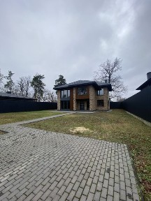 Чудовий будинок, поруч з Загравою 2, лісова Буча.