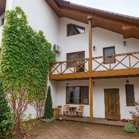 Казковий будинок біля лісу. с. Горенка