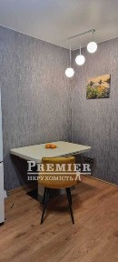 Квартира з ремонтом в новому будинку.