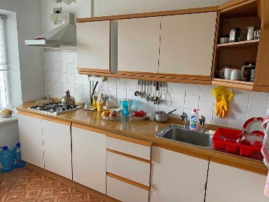 Продам трехкомнатную квартиру в городе у моря