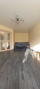 Простора однокімнатна квартира з автономним опаленням.