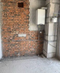 Продається простора квартира, зданий будинок!