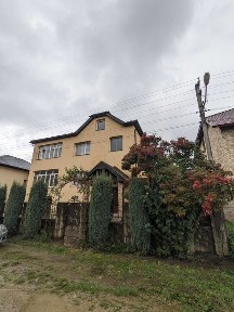 Продається будинок с. Крихівці 287м. кв із зем. діл. 9 сот (4)