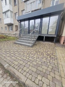Оренда фасадного комерційного приміщення по пр. Волі