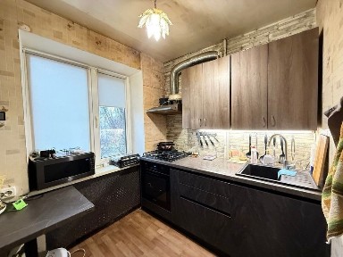 Продам 2 к. квартиру на 12 Кварталі, вул. Гладкова