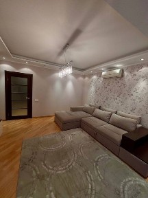 Київ, Дарницький, вулиця Анни Ахматової 50