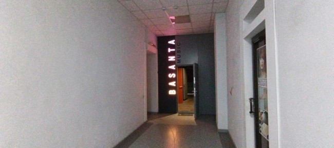 Офіс поруч з м. Майдан Конституції. Вид з вікон на Майдан Конституції.