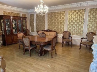 Без комиссии! 3-х этажное отдельностоящее фасадное здание в Центре !