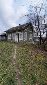 Продається 25 соток та стареньке господарство в селі Молодія