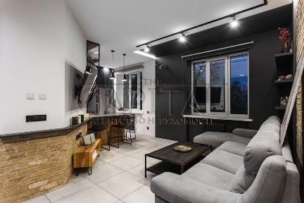 Продаж 4-кімнатної квартири зі стильним ремонтом вул. Лаврська