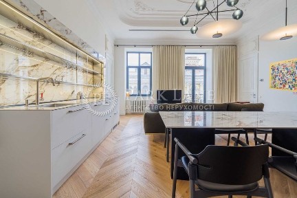 Продаю квартиру 83м2 в центрі Києва по Заньковецькій 7, М