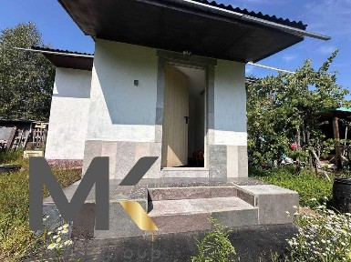 Будинок біля лісу в селі Блиставиця