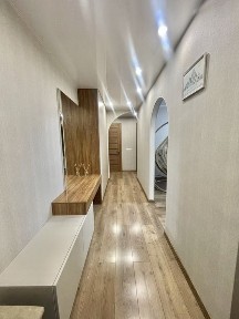 3 кім. квартира з відмінним ремонтом