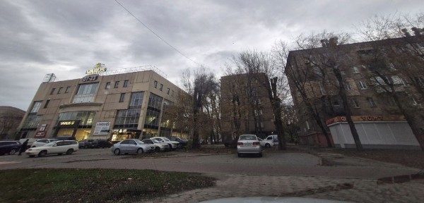 Оренда Мафа в центрі міста біля супермаркету