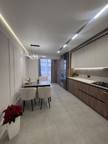 Дизайнерська 2-кімнатна квартира в самому центрі Івано-Франківська