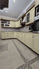 ПРОДАЄТЬСЯ 2 - х кімнатна квартира з ремонтом, вул. Г Дніпра, 19.