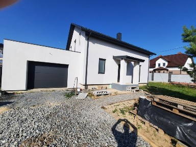 Продам будинок з гаражем