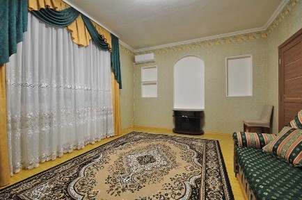 Половина будинку Заріччя, р-н церкви св. Марії Магдалини