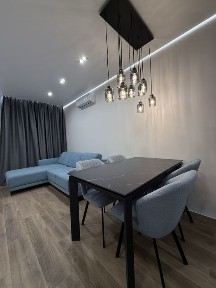 Власник, Варшавський 3, Варшавский, Нивки