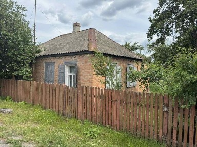 Продам окремий будинок в місті вул. Новобудована