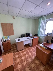 Здається місце в офісі центр