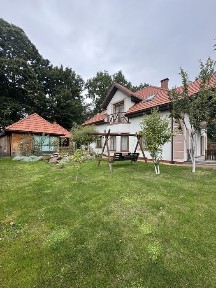 Подобова оренда будинку. Є лазня басейн-купель альтанка з мангалом