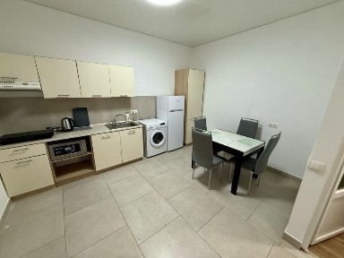 Двоповерхова простора квартира - Вільна (кв 2)