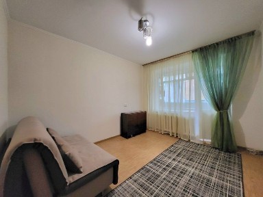 Продам трикімнатну квартиру на Вишенці