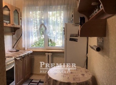 Продам 3 кімнатну у Пересіпскому районі з ремонтом.