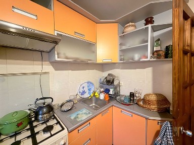 Продається квартира 3 кім., житловий стан, 66 м. кв., м. Яремче