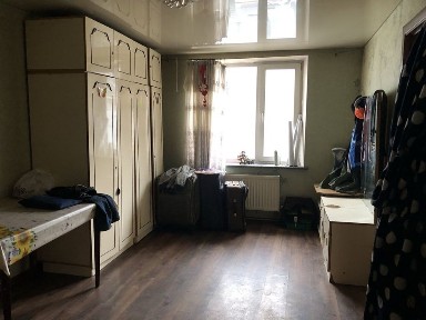 Продам частину будинку з невеличким окремим подвірям в центрі