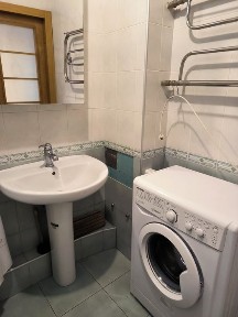 Задам 1к квартиру по Героїв р-н китайська стіна