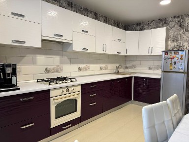 2 кімнатна 76 м2 вул. М. Грушевського, біля Голівуду, новобудова