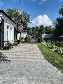 Будинок під житло або бізнес в центрі Городища - 248 м², 10 соток