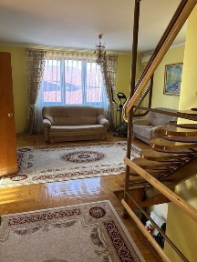 Продам будинок в центрі міста