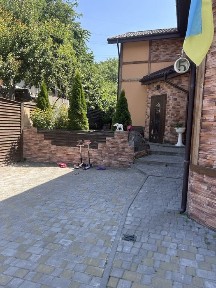 ПРОДАМ власний будинок в центрі Києва. Без комісіі