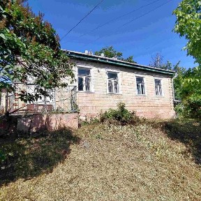 Будинок неподалік річки. Богуслав, Київська обл.